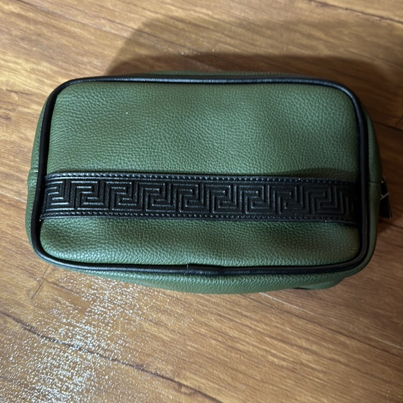 Versace Cosmetic bag and essential set Exclusively designed for Turkish Airlines - Picture 2 of 9